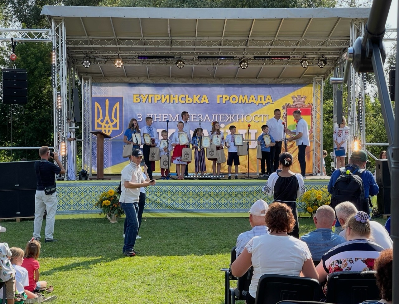 Мобільна сцена та звуковий комплекс на події Бугринської громади